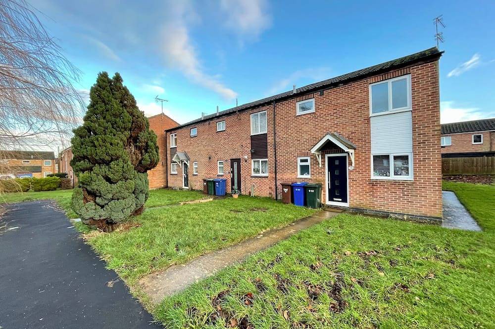 Charming 4-Bed Home, Priv Entrance, Garden, Modern Kitchen, Spacious Living Area in Banbury, Oxfordshire