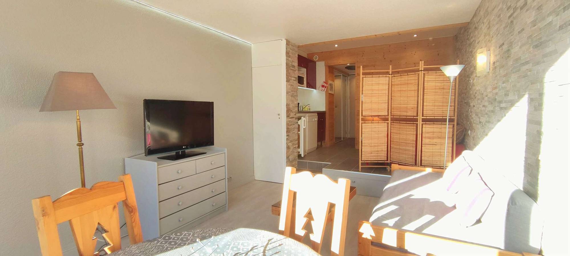 Apartamento vacacional entero, Renovated studio apartment, south-facing balcony – direct access to shopping mall in Isola 2000, Isola