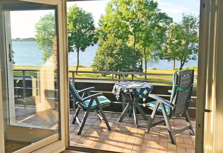 Ferienwohnung für 3 Personen, mit Balkon und Seeblick in Heiligenhafen