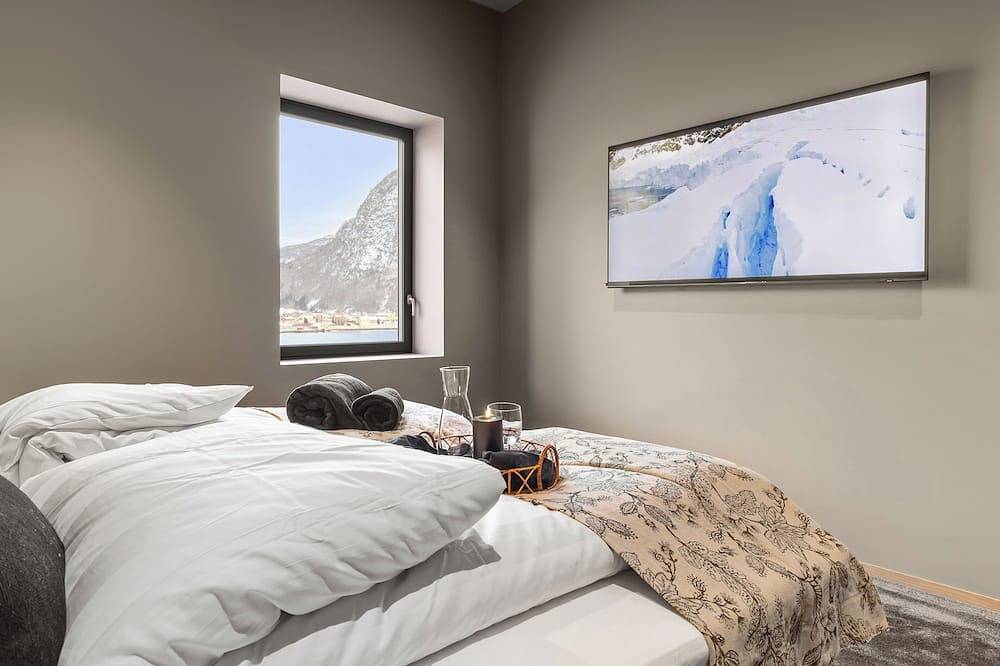 Entire apartment, Penthouse with amazing fjord view in Sognefjord