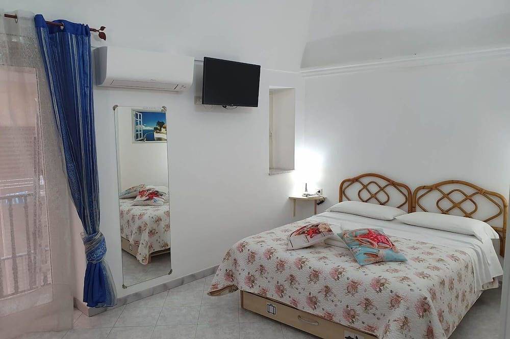 Entire apartment, Soleluna Gaeta seafront vacation home. Small pets welcome. in Gaeta, Latina Province