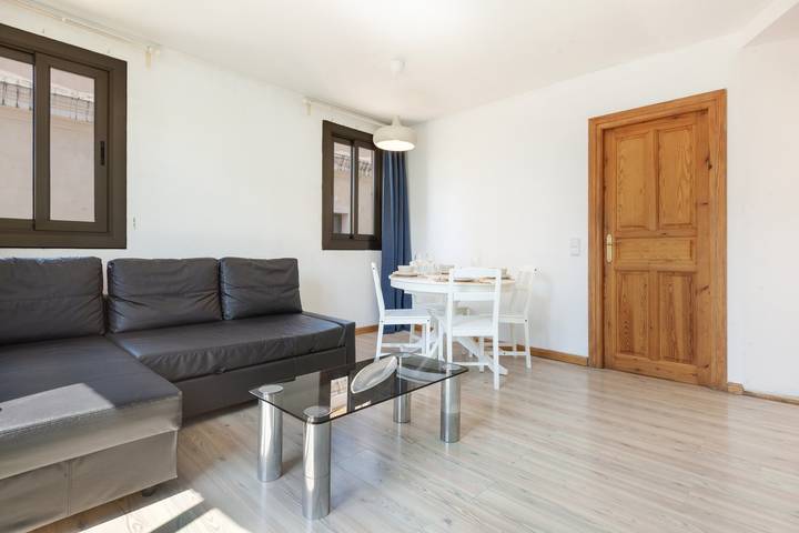 Entire apartment, Felix Apartment: Your Retreat with Terrace and A/C in the Heart of Barcelona in Barcelona Centre, Barcelona