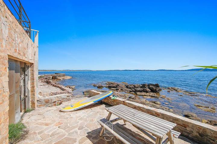 Gîte pour 6 personnes, avec terrasse et balcon/terrasse dans Plage de l'Almanarre - 3