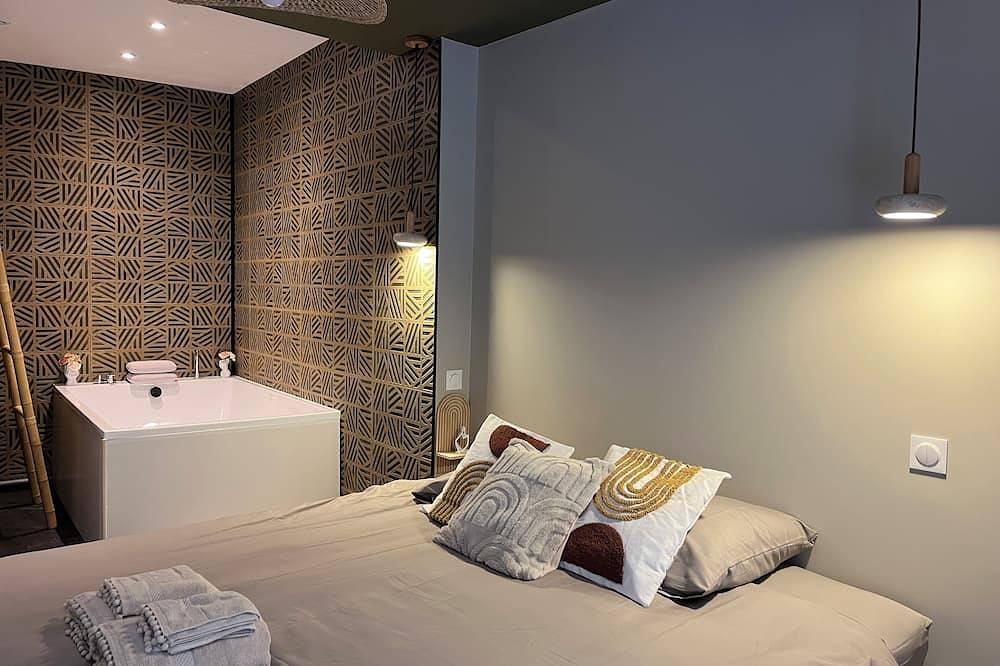 Entire apartment, Love Room Valence - Amour & Bulles in Bourg-lès-Valence, Valence region