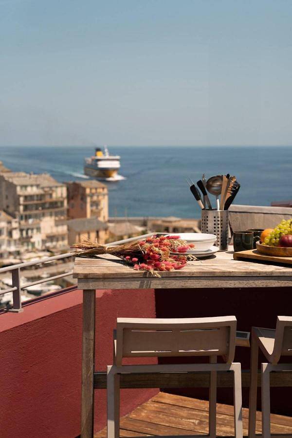 Gîte pour 4 personnes, avec jacuzzi et piscine dans Cinema Le Studio Bastia - 4