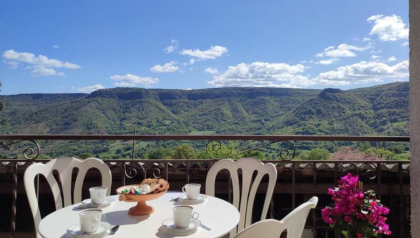 Gîte pour 6 personnes, avec jardin et vue dans Saint-Pierre-la-Roche