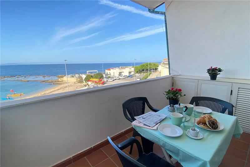 Apartamento vacacional entero, Holiday apartment mit Meerblick  in Porto Torres, Provincia de Sassari
