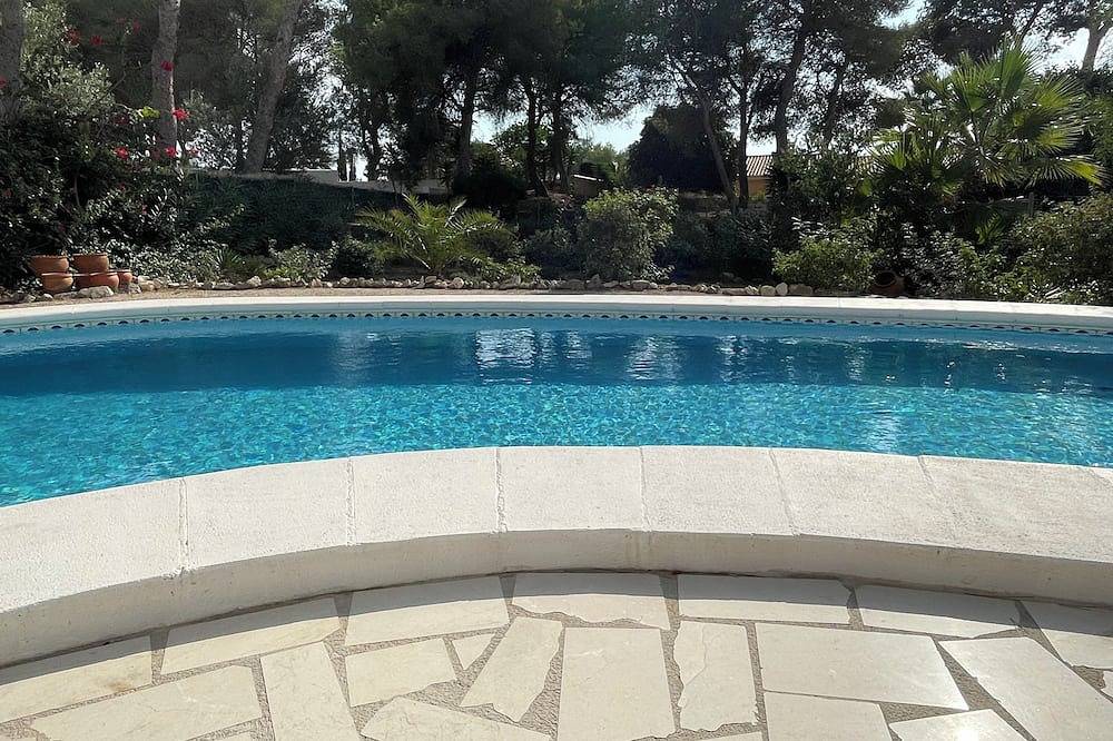 Charming little villa with private pool. Sleeps 4. 5 minutes from Moraira beach in Pinar de lAdvocat (Moraira), Teulada