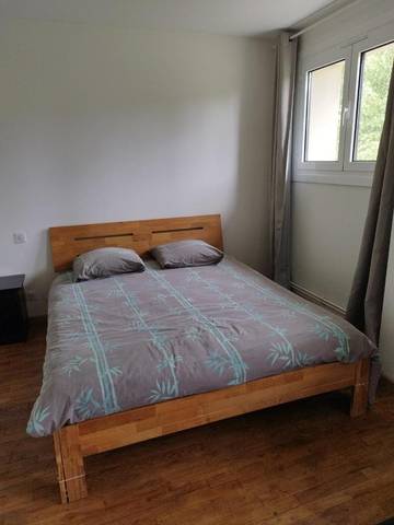 Cottage pour 2 personnes, avec piscine et vue, animaux acceptés à Ussac