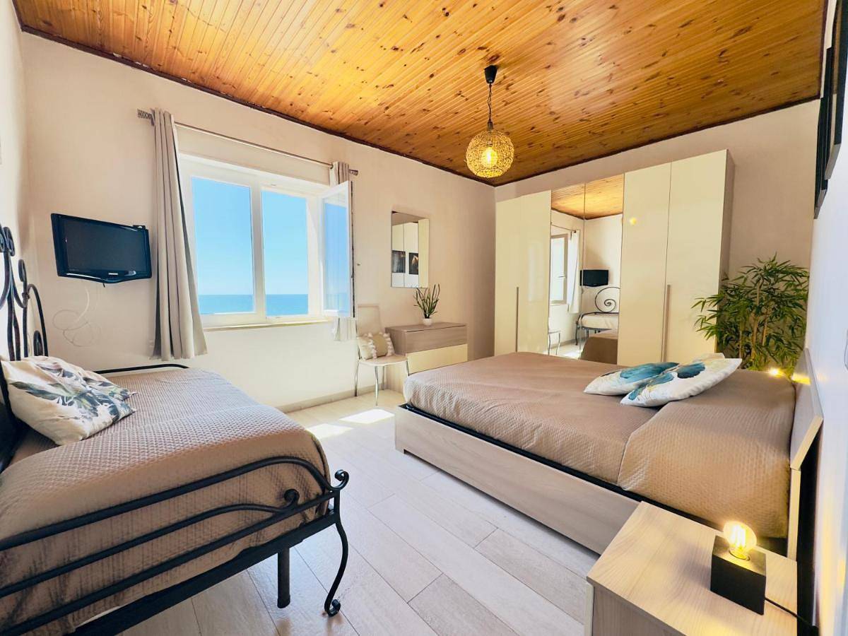 Ganze Wohnung, Athena Sea front Apartment, Parking & Pool in Castel Volturno, Tyrrhenische Küste Kampanien