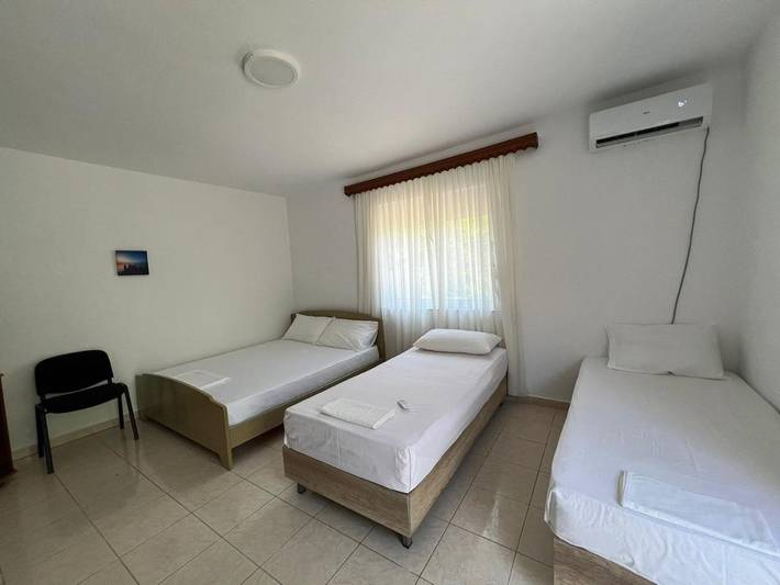 Gîte pour 4 personnes, avec Balcon et Terrasse ainsi que Jardin et Vue dans Vlorë