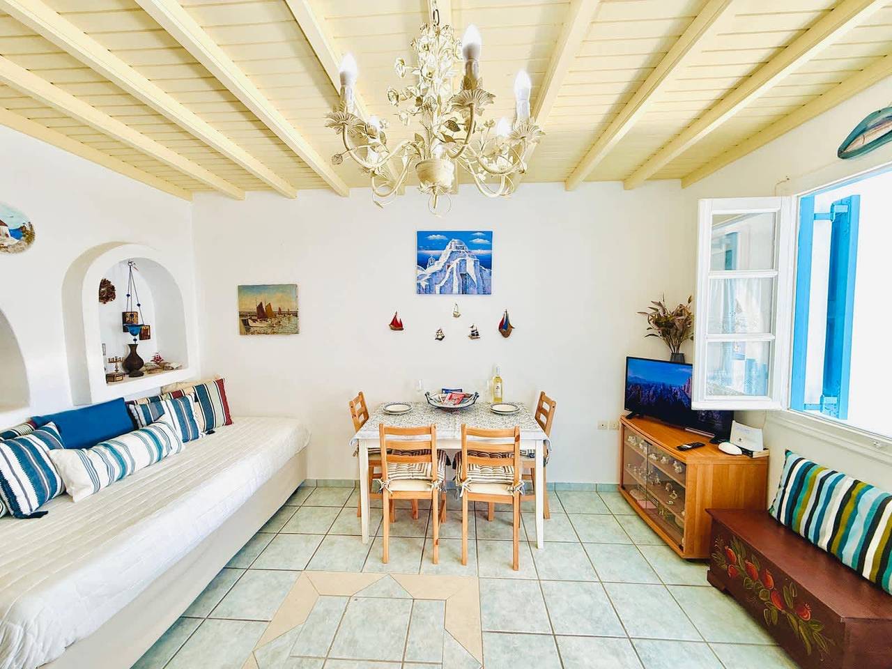 Ganze Wohnung, Stylish 2 Bd Escape Apt with Patio at Ornos Beach in Ornos, Mykonos