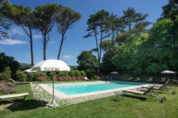 Location de vacances pour 30 personnes, avec piscine et jardin à Gubbio