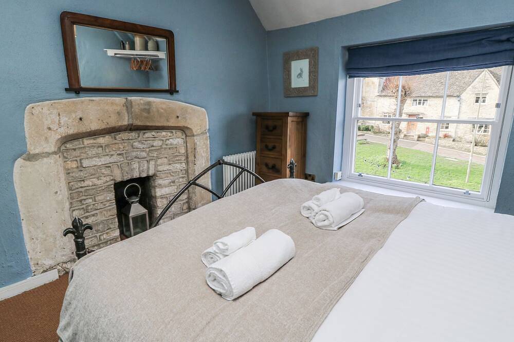 Ostlers, family friendly, with open fire in Burford in Burford, Oxfordshire