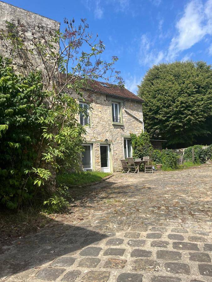 Chambre d’hôte pour 3 personnes, avec Jardin ainsi que Piscine et Vue
