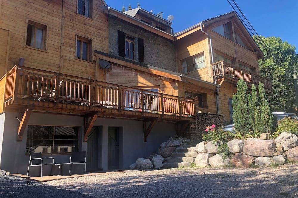 Ganze Wohnung, L'Ecuela Apartment, tastefully renovated 1 bedroom apartment in Saint-Jean-d'Aulps, Les Portes du Soleil