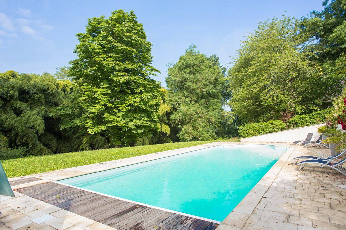 Maison Du Vins in Lussac, Région de Libourne