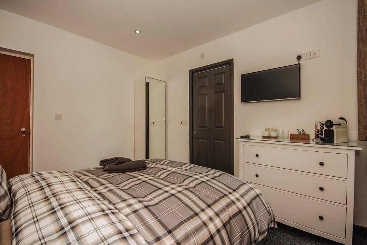 Double Room in Coventry, Birmingham Area