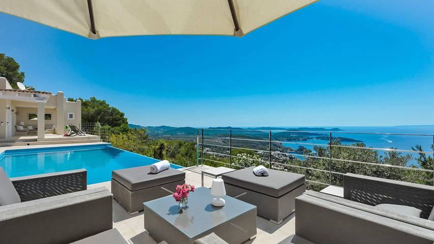 Chalet para 8 personas, con jardín y balcón en Es Cubells