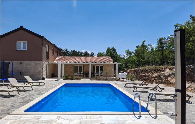 Charmantes Apartment mit 2 Schlafzimmern, Pool und Terrasse, 1 km vom Fluss Sija entfernt in Imotski, Makarska Riviera