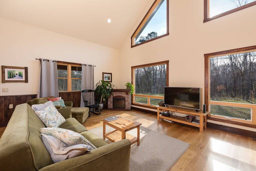 Genießen Sie einsame sternenklare Nächte! In der Nähe von Luray, Hottub, Wifi, Handicap, Kamin in Page County