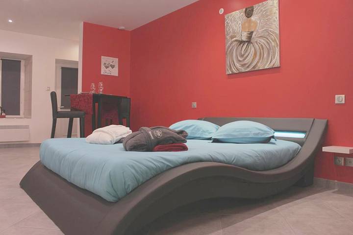 Chambre d’hôte pour 2 personnes, avec terrasse ainsi que sauna et jacuzzi dans le Doubs - 3