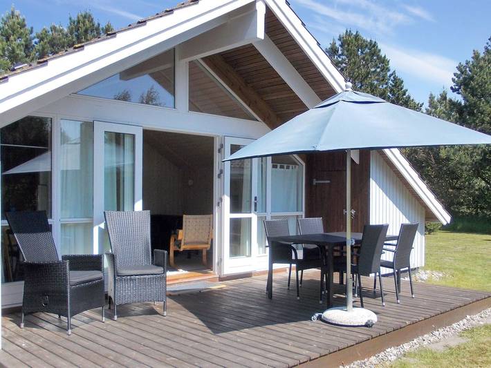 Ferieudlejning for 4 personer, med terrasse i Rødby
