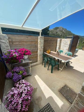 Gîte pour 3 personnes, avec terrasse à Séranon