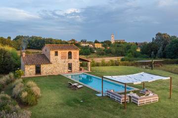 Cottage pour 6 personnes, avec jardin et jacuzzi dans Orentano