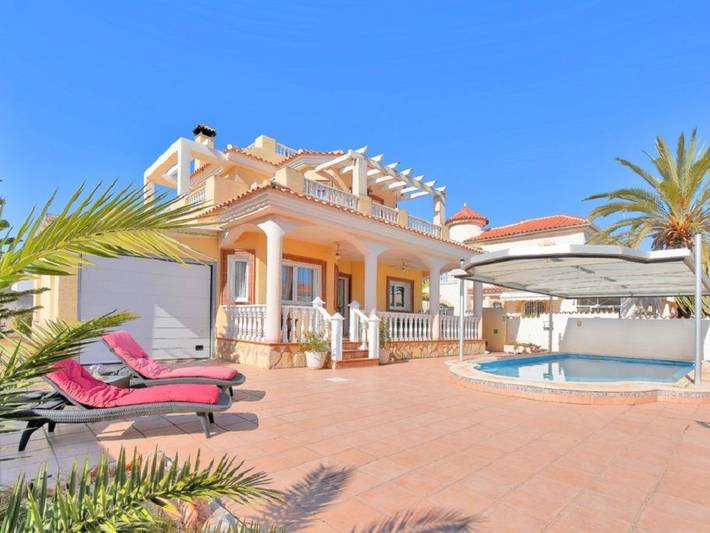Ferienhaus für 6 Personen, mit Pool und Garten sowie Balkon - 1