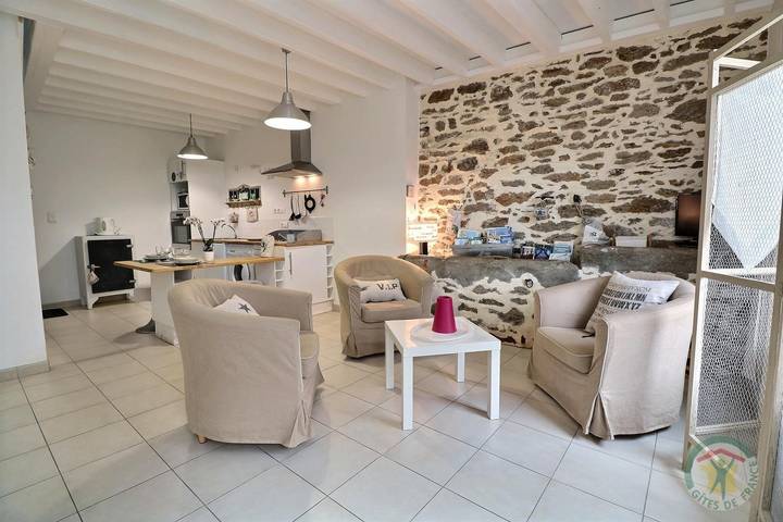 Gîte pour 3 personnes, avec terrasse à Saint-Coulomb - 2