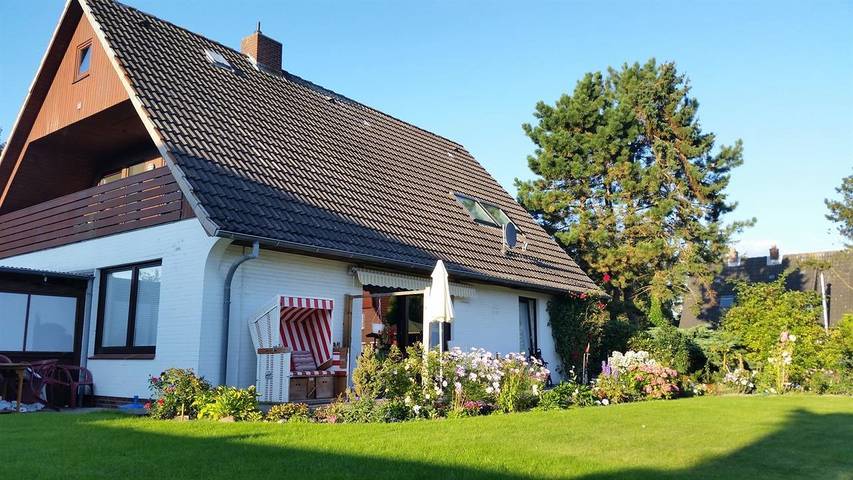 Ferienwohnung für 4 Personen, mit Ausblick und Terrasse sowie Garten in Tating