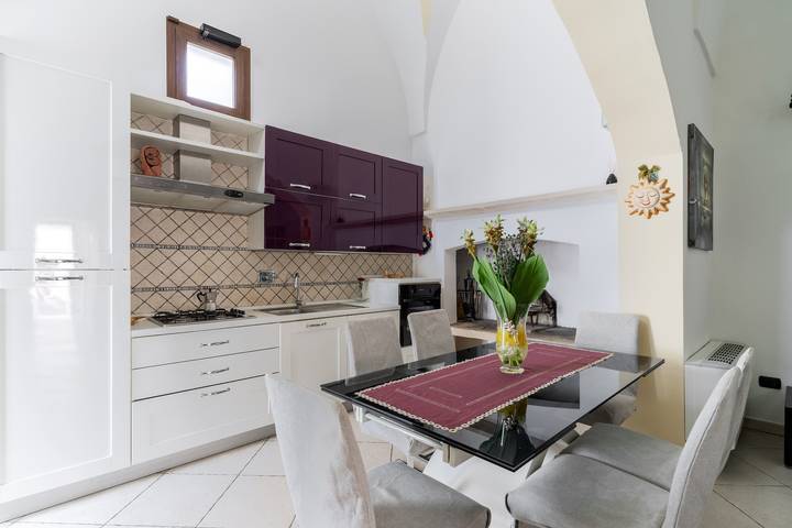 Entire apartment, Apartment 'La Casa Di Lena' with Private Terrace, Wi-Fi and Air Conditioning in Spongano, Lecce Province