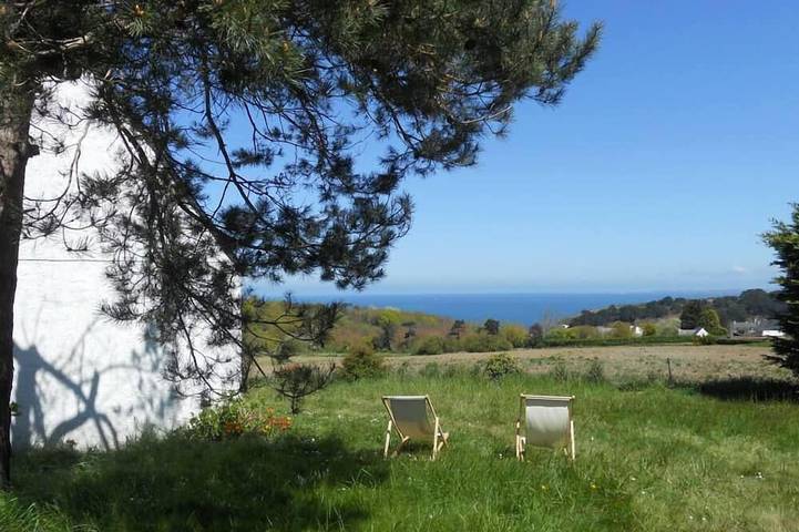 Location de vacances pour 4 personnes, avec jardin à Guimaëc