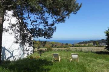 Gîte pour 4 personnes, avec jardin à Guimaëc