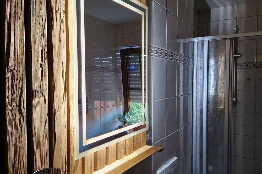 Entire apartment, Vacation apartment \"Kleine Auszeit\" - Apartment with balcony in a quiet location in Halle (Saale), Saale-Unstrut