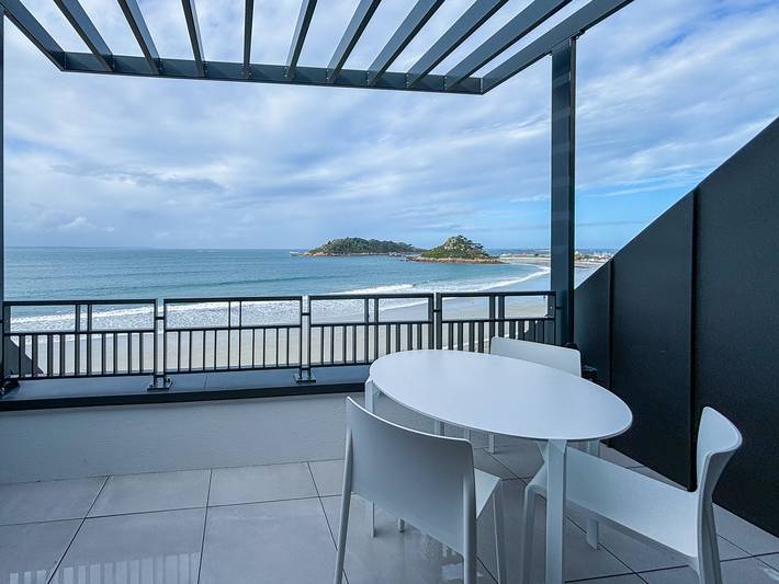 Gîte pour 4 personnes, avec vue sur l’océan ainsi que jardin et piscine dans Plage Tresmeur - 4