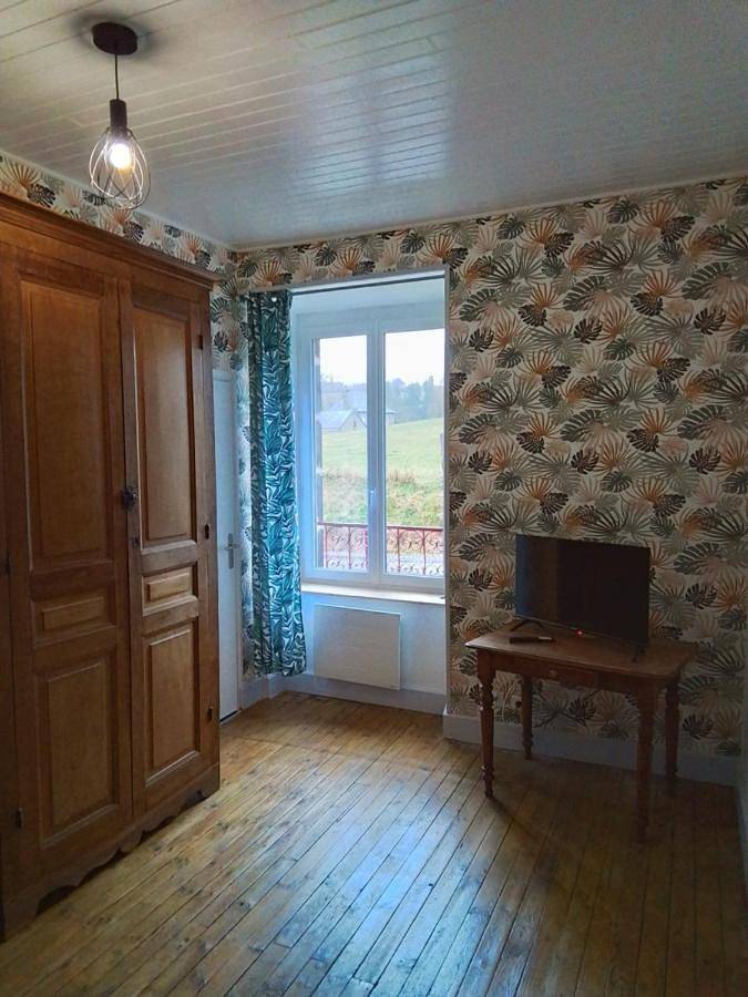 Eight-Bedroom House in Cheylade, Parc naturel régional des Volcans d'Auvergne