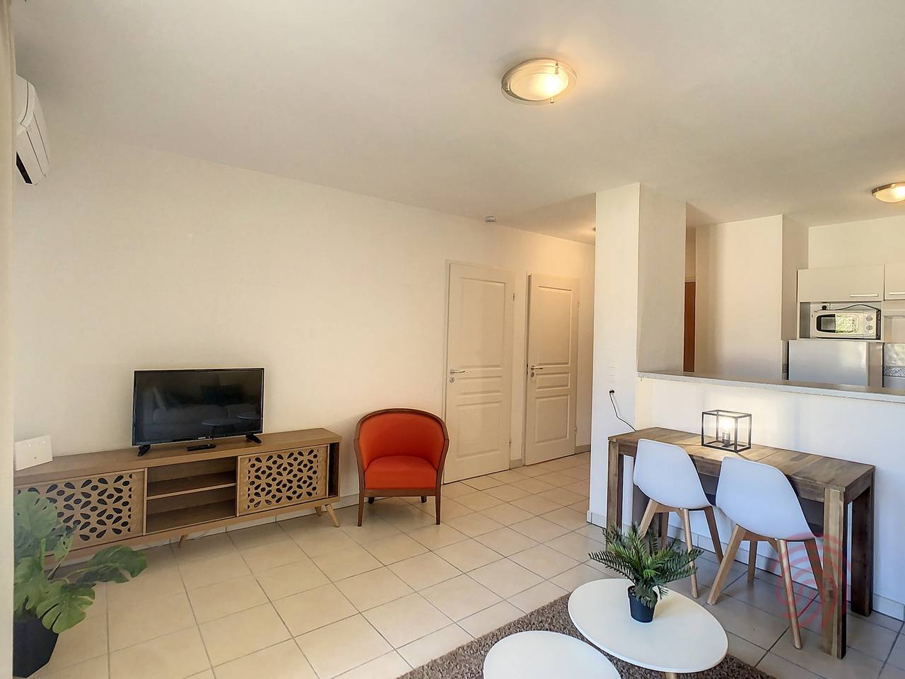 Appartement entier, Bel F2 climatisé avec terrasse, proche Thermes et centre-ville, animaux acceptés in Lamalou-les-Bains, Région de Béziers