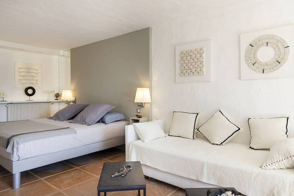 Villa refinada frente a la playa en la península de Isolella in Isolella, Pietrosella