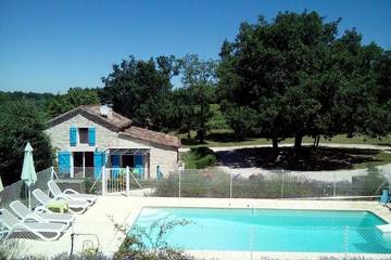 Location de vacances pour 4 personnes, avec jardin à Carnac-Rouffiac