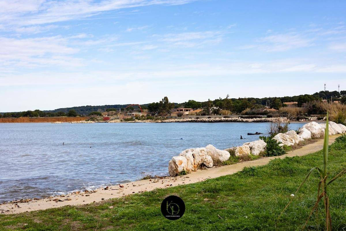 Appartement entier, One-Bedroom Apartment in Port-de-Bouc, Côte méditerranéenne (France)