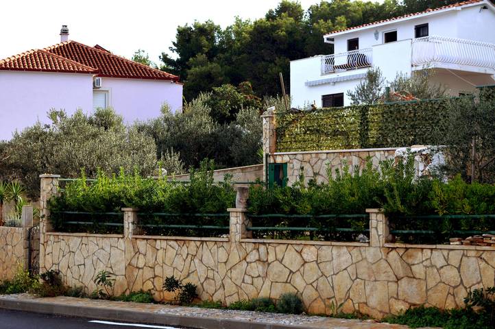 Ganze Wohnung, 2-Zimmer-Ferienwohnung am Strand Rogac, Solta A-16223-a in Šolta (Split-Dalmatien), Rogac