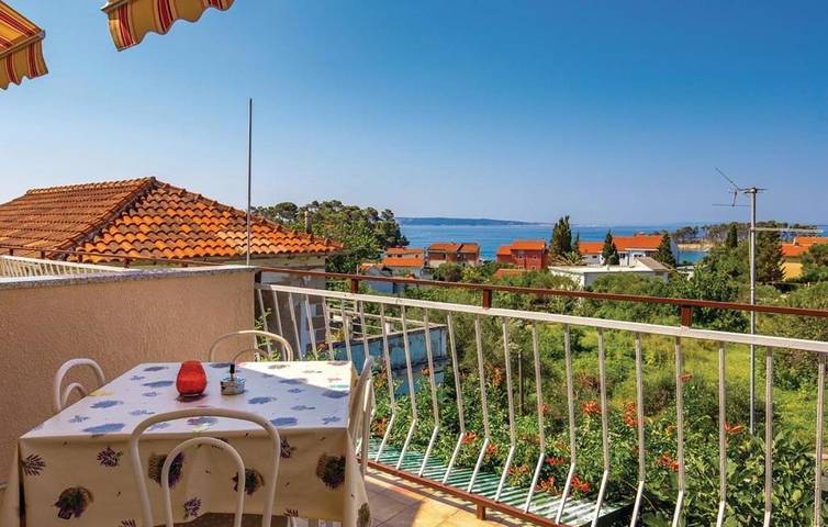 BnB für 4 Personen, mit Ausblick und Garten auf Rab