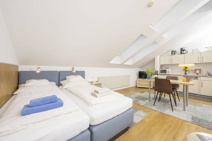 Ganze Wohnung, Apartment 4   top floor apartment in Hernals, Wien