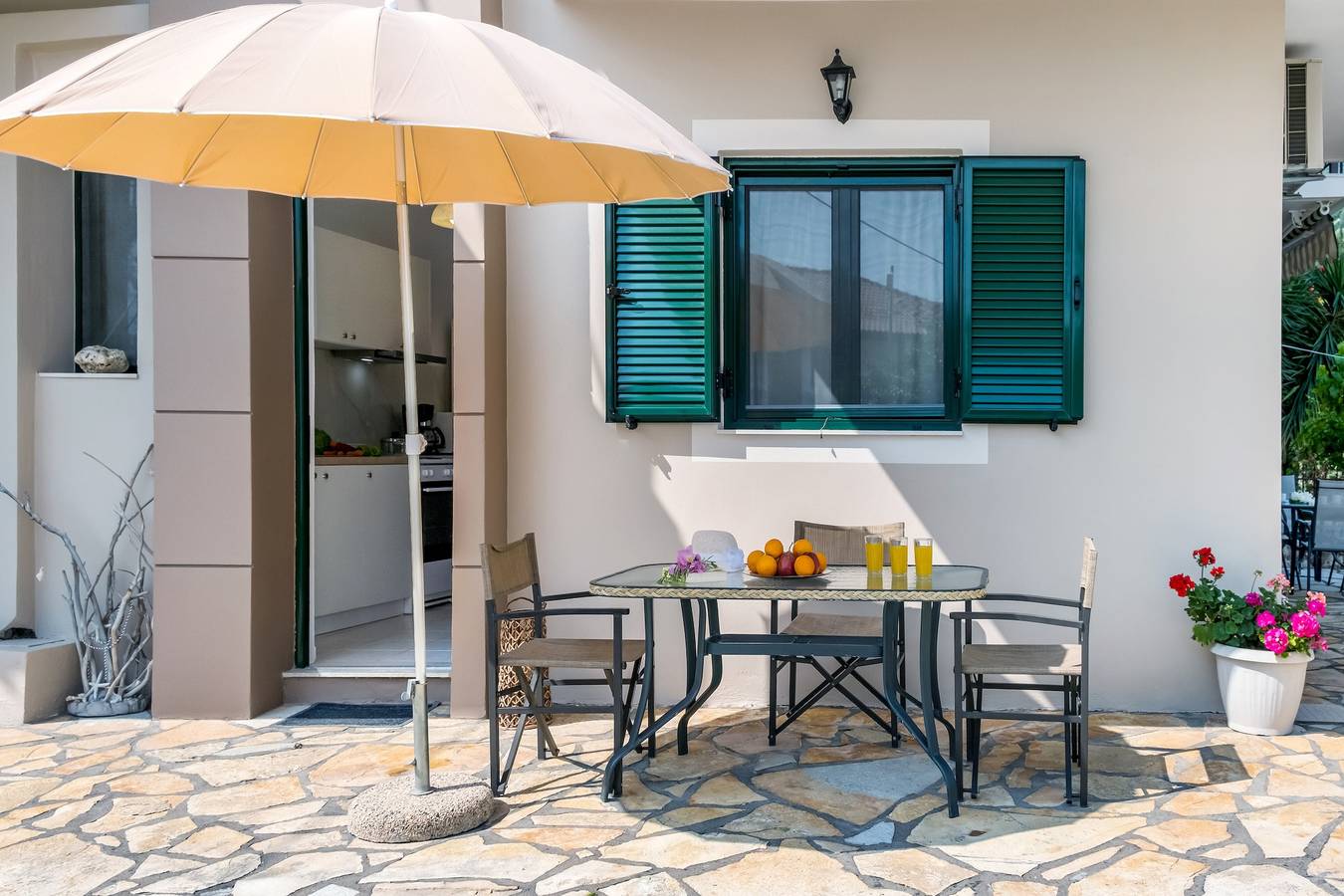 Hel leilighet, Apartment "Nikoleta A" with Sea View, Garden & Wi-Fi in Nikiana, Alexandros