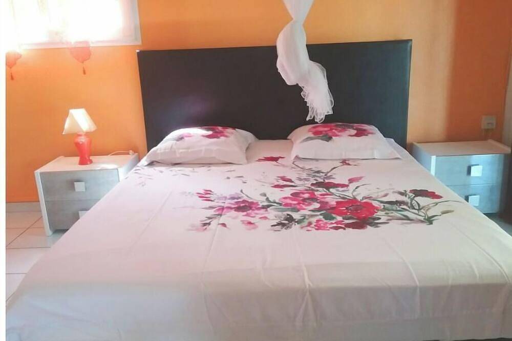 Spacious T3 gîtes, lovely terrace and shared swimming pool, sea view, peaceful setting in Capesterre-Belle-Eau, Guadeloupe (Caribbean)
