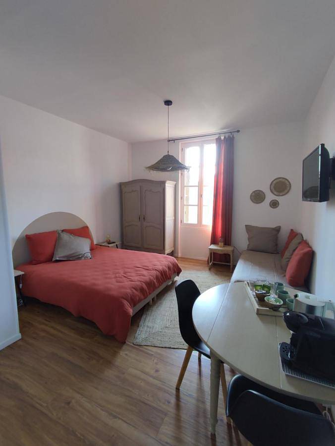 Appartement de vacances pour 3 personnes, avec terrasse ainsi que jardin et vue