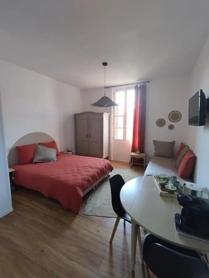 Apartamento de vacaciones para 3 personas, con jardín además de vistas y terraza - 1