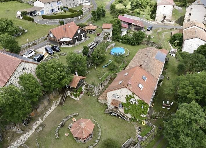 Gîte pour 14 personnes, avec terrasse ainsi que piscine et jardin dans le Cantal - 3